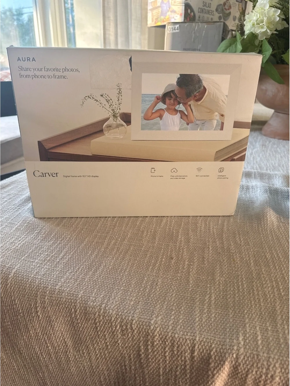 Aura Carver Digital Picture Frame 10.1